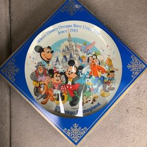Tokyo Disneyland Picture Plate - never opened and new in box